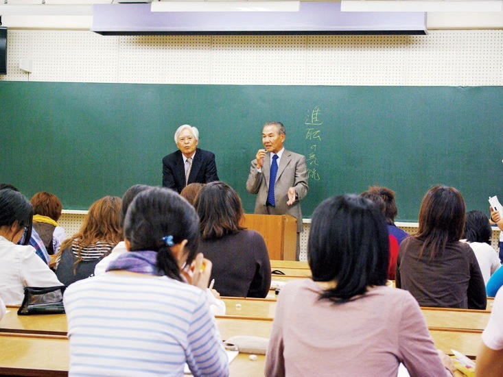 経営者や地域の方による講義