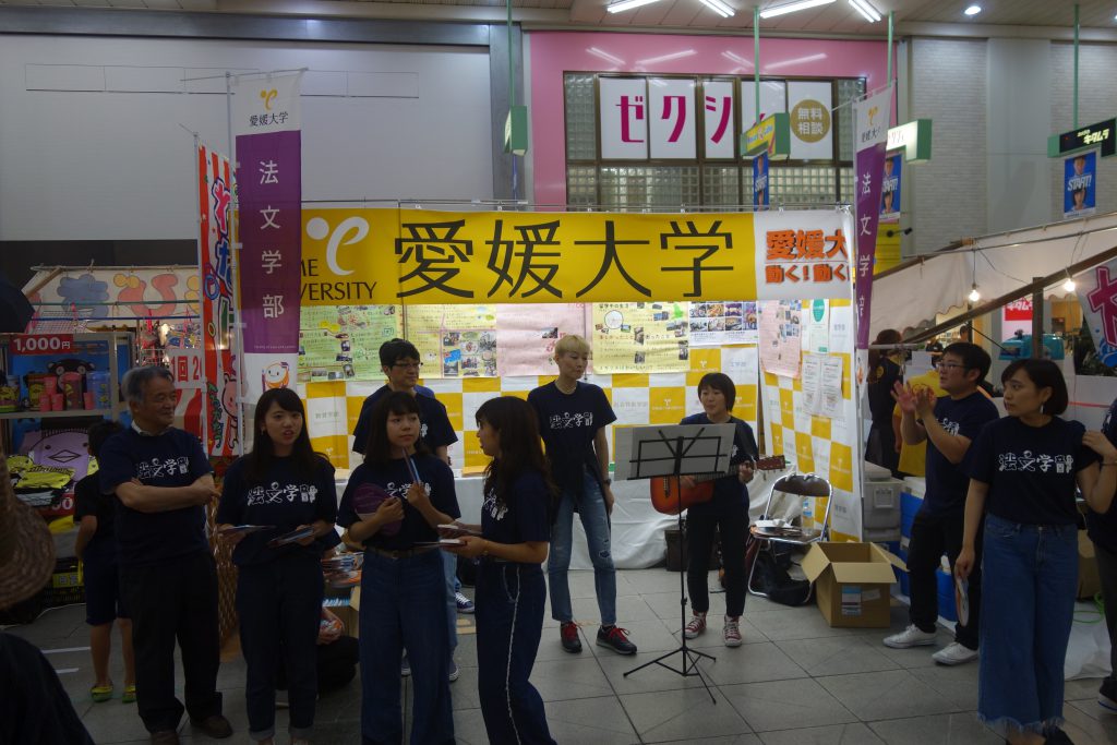 土曜夜市の様子