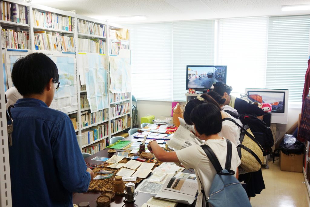 研究室・資料室めぐり